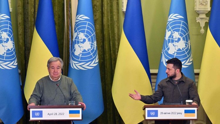 Rusijos reketos smogė Kyjivui tuo metu, kai jame lankėsi JTO generalinis sekretorius A. Guterres
