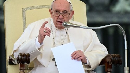 Papst bei Generalaudienz: Standhaft im Glauben auch im Alter