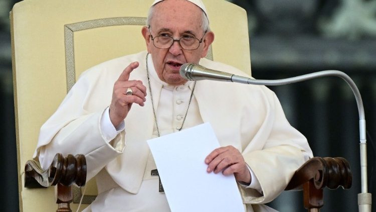 Ferenc pápa sajátkezű levéllel válaszolt James Martin amerikai jezsuitának az LMBT személyeket érintő kérdéseire