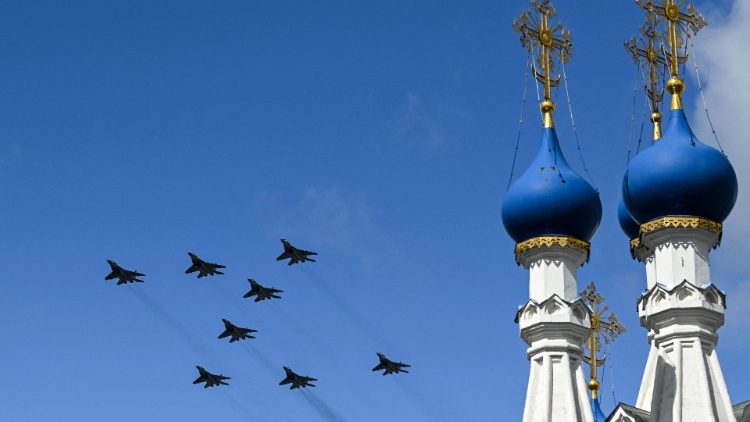 Russische Kampfflieger über Moskau