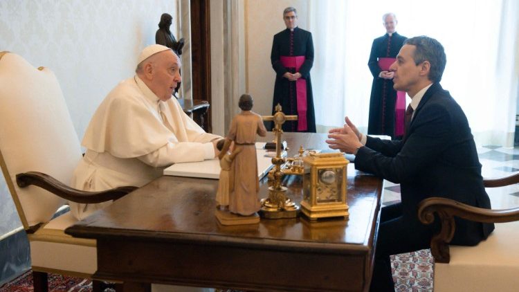 Папа Франциск на встрече с президентом Швейцарской Конфедерации (6 мая 2022 г.)