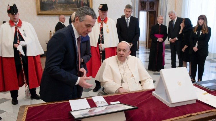 Папа Франциск на встрече с президентом Швейцарской Конфедерации (6 мая 2022 г.)