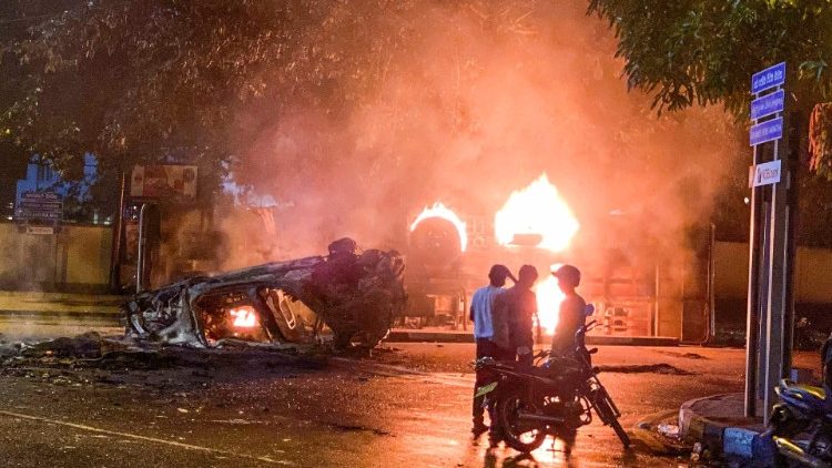Столкновения в Коломбо (Шри-Ланка, 9 мая 2022 г.)