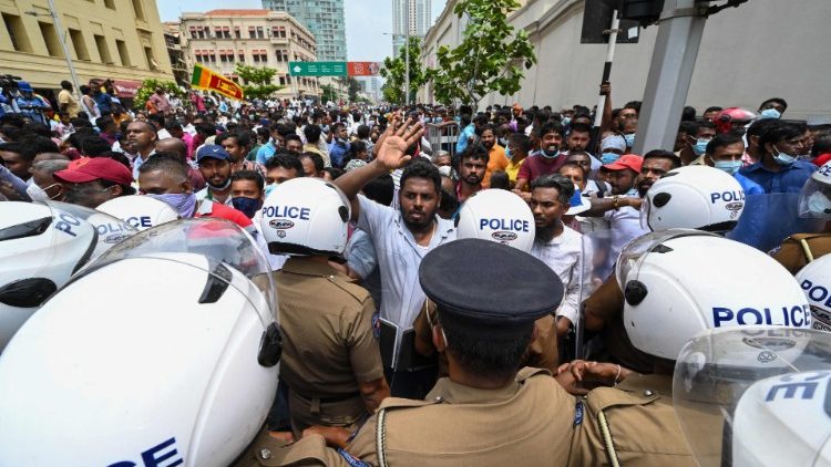 Gli scontri in atto in Sri Lanka (Foto: AFP)