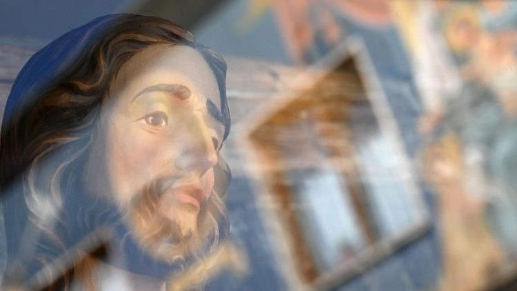 Handgeschnitzte Jesusstatue in Oberammergau