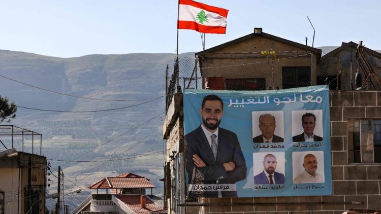 Plakat des neuen Ministerpräsident Firas Hamdan im Dorf Kfeir