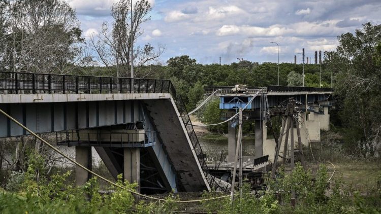 Ucraina: un ponte fatto saltare nei pressi di Severodonetsk