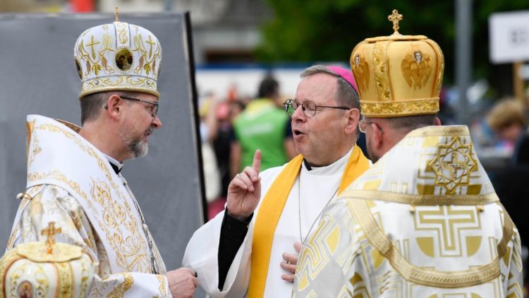 Bätzing vor einer Woche auf dem Stuttgarter Katholikentag mit ostkirchlichen Geistlichen