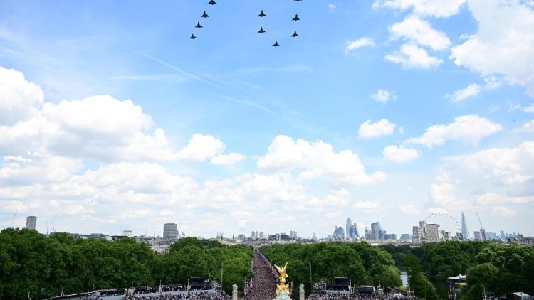 Fighter jets from the RAF fly in formation to form the number '70' for the platinum jubilee celebrations