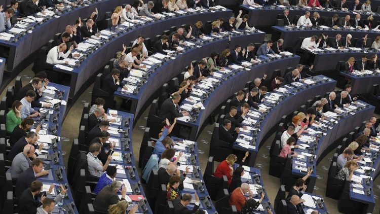 Les membres du parlement européen en session plénière le 8 juin. 