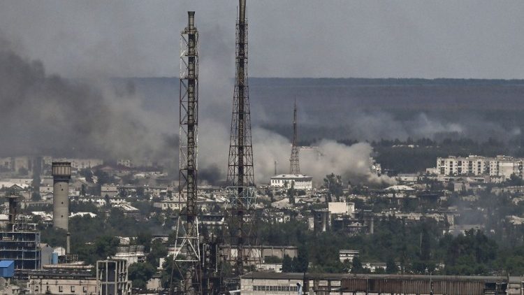 Black smoke rises from Severodonetsk during battle between Russian and Ukrainian troops