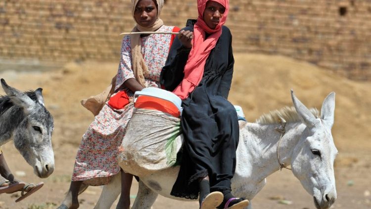 Zwei Frauen im Dorf al-Laota südlich der Hauptstadt Khartum, im Juni