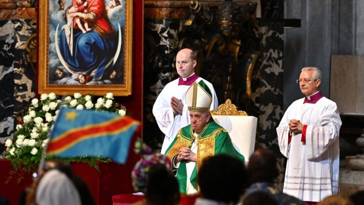 Der Papst bei einer Messe mit Kongolesen in Rom, Anfang Juli