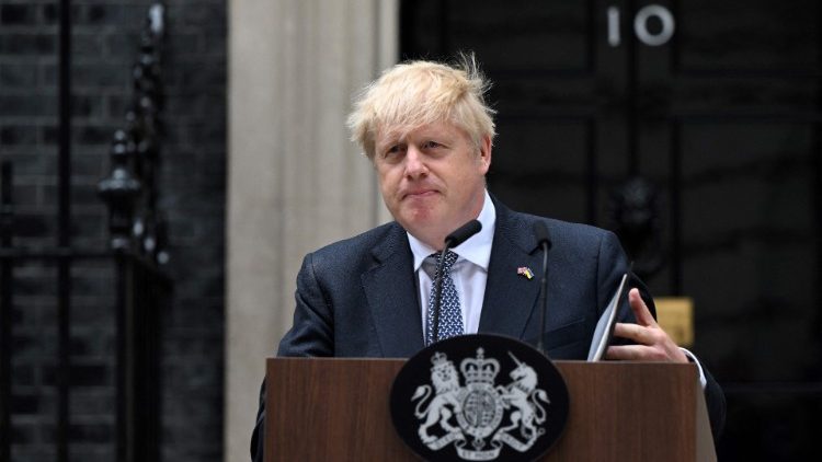 Il primo ministro britannico Johnson annuncia le dimissioni in Downing Street