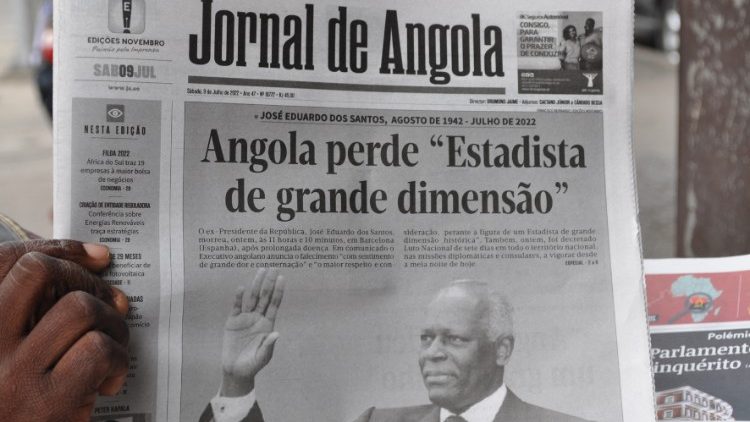 El 'Jornal de Angola' titula la muerte del ex Presidente del país.