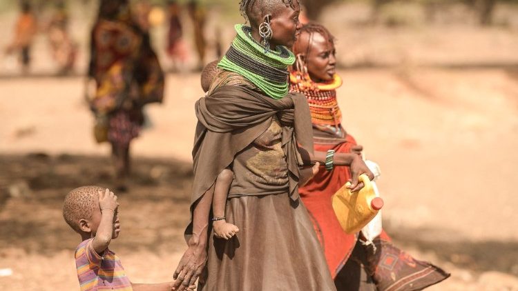 Nel nord del Kenya la quarta siccità consecutiva ha lasciato milioni di persone senza cibo e acqua