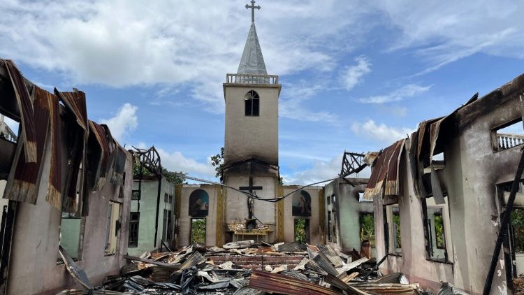 Une église détruite par l'armée birmane dans le village de Daw Ngay Ku, dans l'Est de l'État de Kayah, entre fin juin et début juillet 2022.