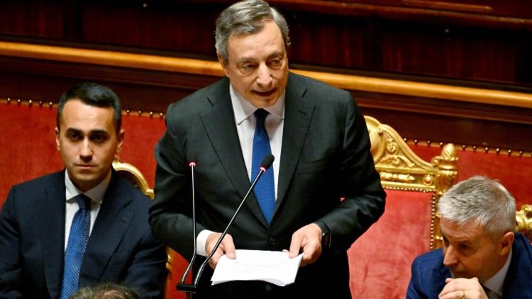 Il presidente del Consiglio Mario Draghi interviene al Senato, tra il ministro degli Esteri Di Maio e il ministro della Difesa, Guerini