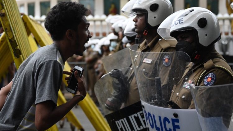Sri Lanka: nowy prezydent zaatakował protestującą młodzież