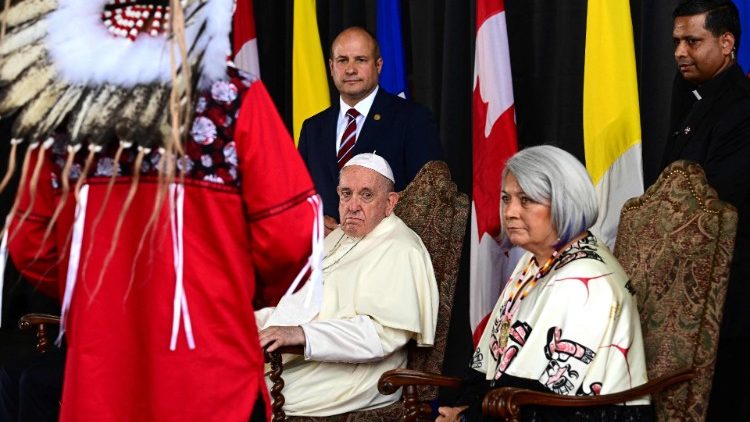 Le Pape François et la gouverneure générale du Canada, Mary Simon, à Edmonton le 24 juillet 2022