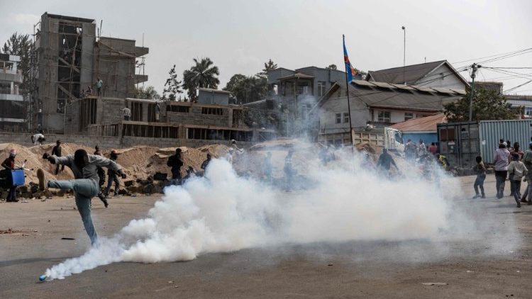 Police fire tear gas against protesters near the UN's headquarters in Goma