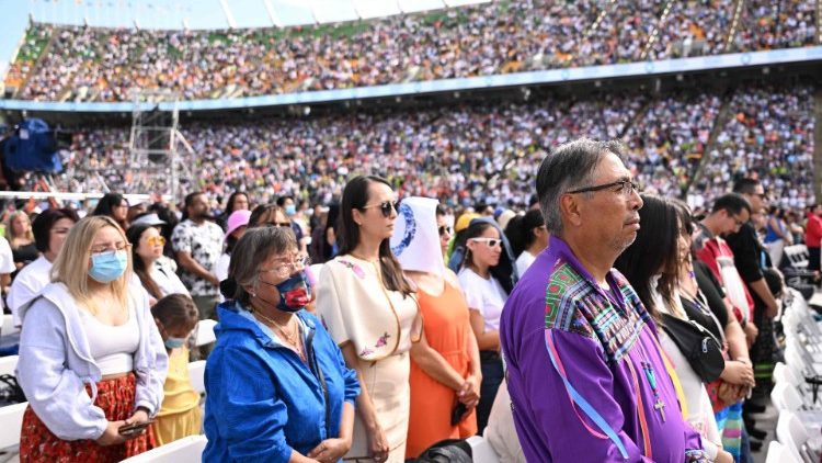 Teilnehmer der Papst-Messe im Commonwealth Stadion in Edmonton (Kanada)