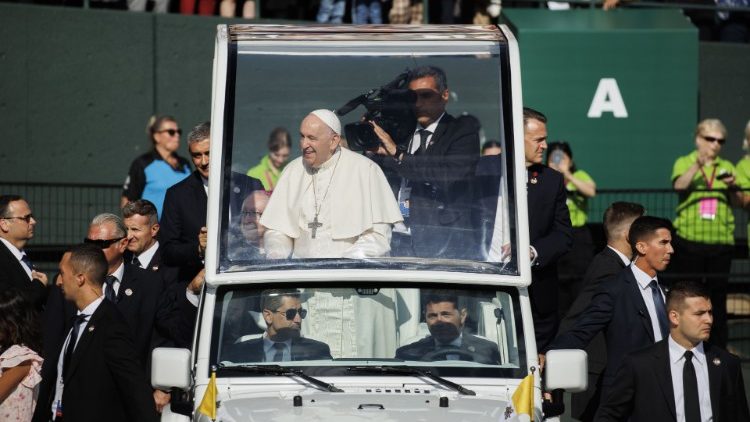 Pope Francis set to depart Edmonton for Quebec City