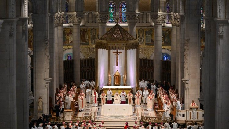 En juillet 2022, le Pape François a célébré la messe dans le sanctuaire nationale Sainte-Anne-de-Beaupré, au Québec. 