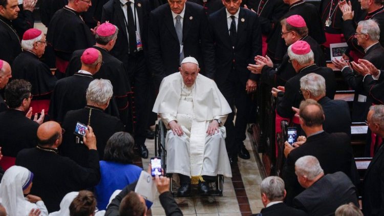 Papst Franziskus bestreitet einen Großteil seiner Kanada-Reise im Rollstuhl