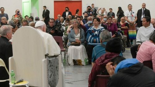 Папа назвал геноцидом политику в отношении коренных народов Канады