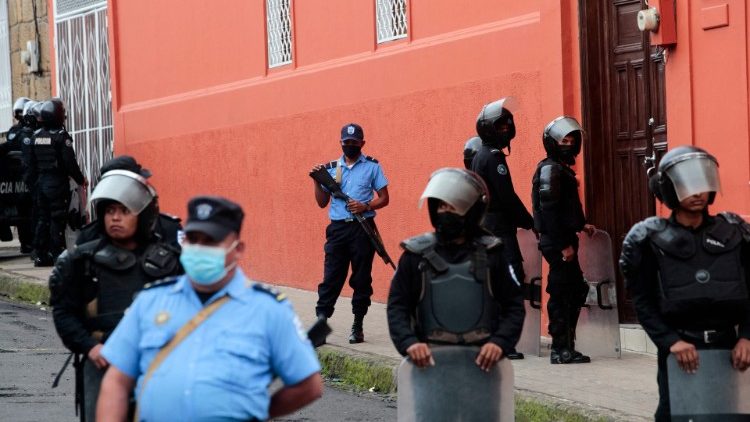 A polícia sitia a casa do bispo de Matagalpa