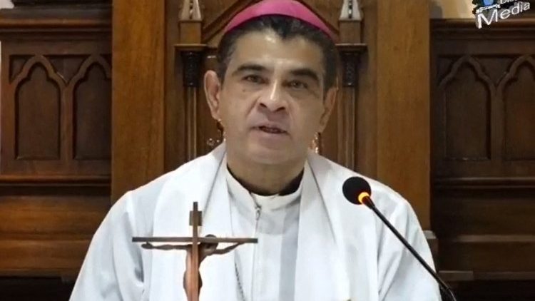 Rolando Alvarez Matagalpa püspöke szentmisét mutat be