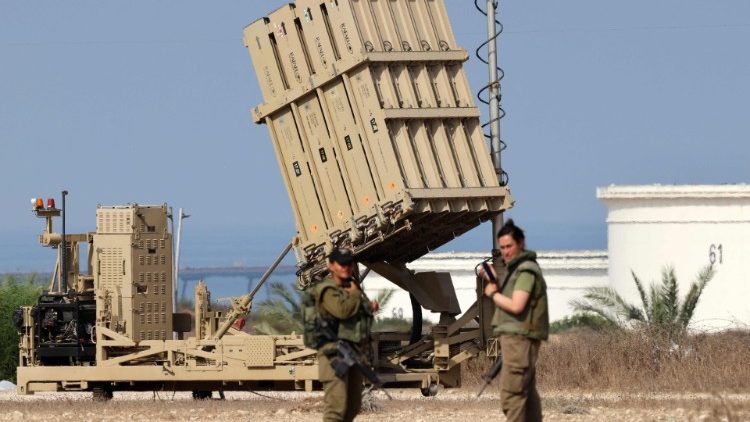 Una batteria di missili dello scudo israeliano Iron Dome