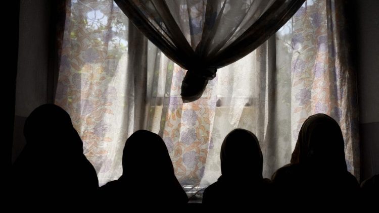 In Afghanistan le donne sono tornate invisibili