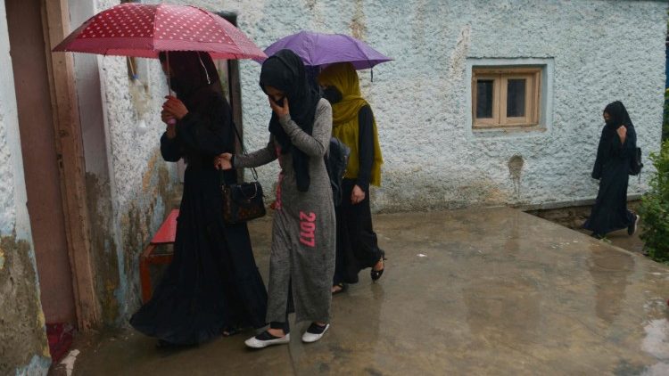 Juni 2022, Mädchen in Afghanistan besuchen heimlich eine inoffizielle Schule