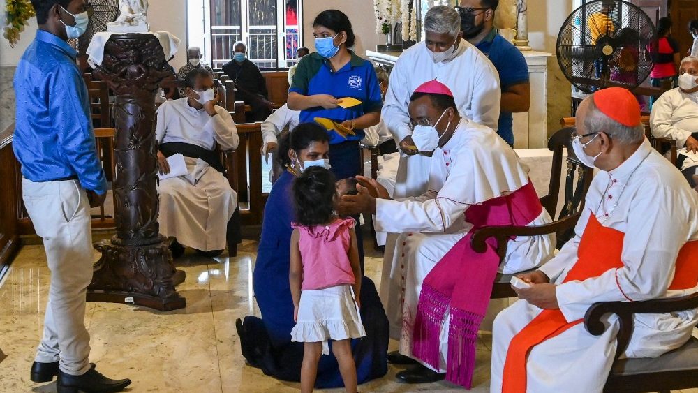 SRI LANKA-POLITICS-RELIGION-DONATION