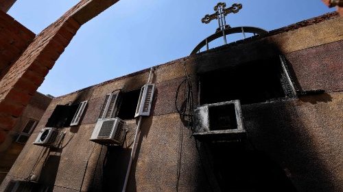 A gízai kopt ortodox templomban kitört tűz 41 emberéletet követelt