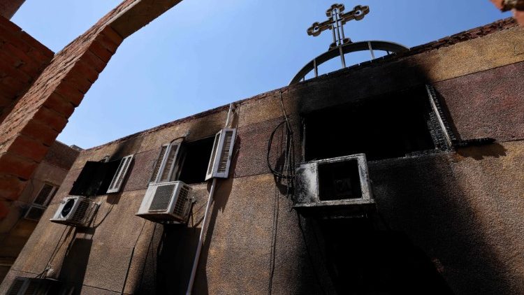 A gízai kopt ortodox templom a tűzeset után