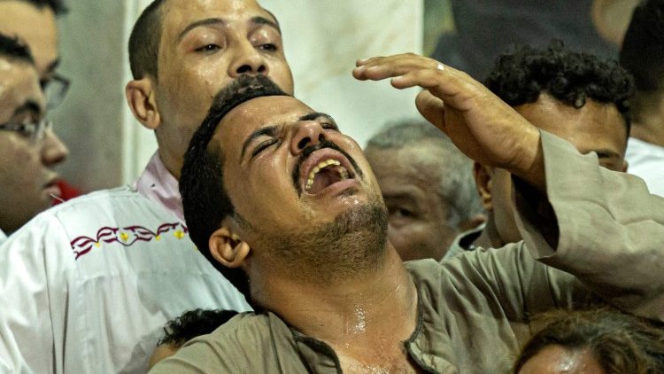 Trauer bei der Beisetzung von Opfern in Kairo