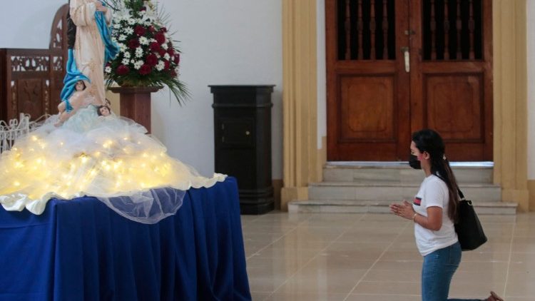 Gebet in der Kathedrale von Matagalpa