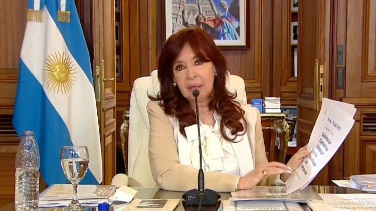 Dr. Cristina Elisabet Fernández de Kirchner, Makamu wa Rais wa Argentina, tarehe 1 Septemba 2022 amenusurika kifo.