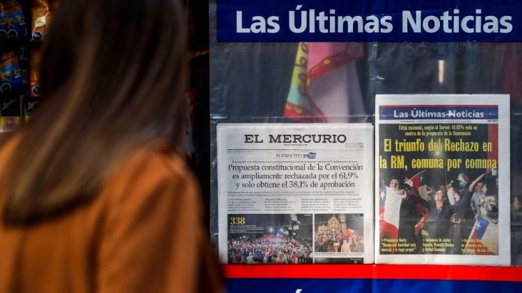 Eine chilenische Zeitung berichtet am 5. September über das Ergebnis des Referendums
