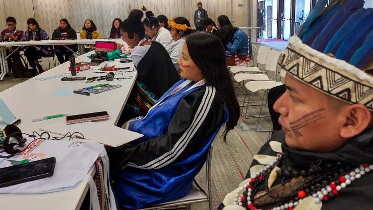 Líderes indígenas de los países amazónicos asisten al V Congreso de Pueblos Indígenas, en Lima, el 6 de septiembre. (Foto: AFP or licensors)