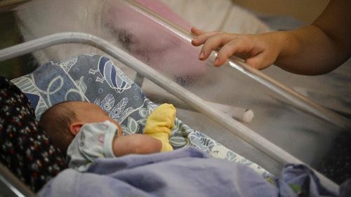 Da medici e giuristi di 75 Paesi il no alla maternità surrogata