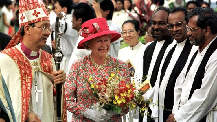 Elizabeth II en 1998 lors d'une rencontre avec les Églises de Malaisie