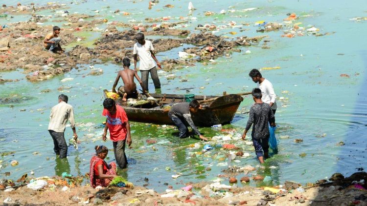 A poluição dos rios na Índia