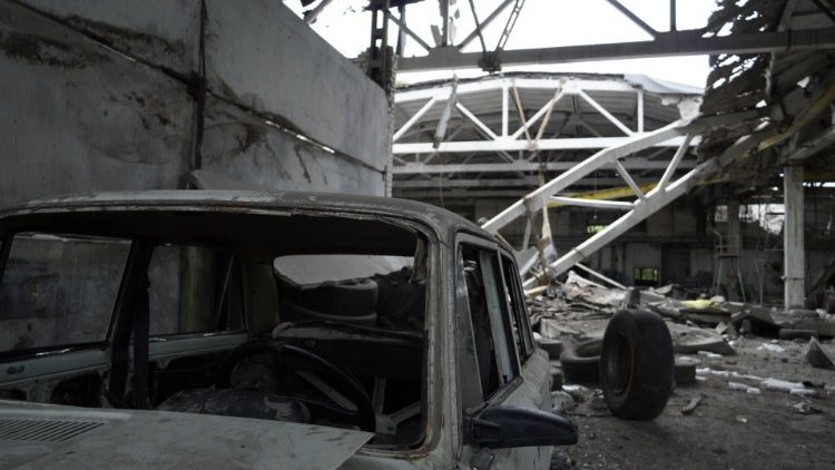 Un deposito a Melitopol, nella provincia di Zaporizhzhia, danneggiato dai bombardamenti