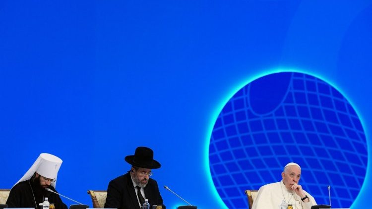Papež František na kongresu lídrů světových náboženství v Nur-Sultanu.