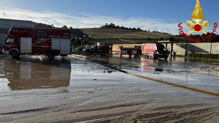 Ein Foto der italienischen Feuerwehr zeigt die Folgen der Überschwemmung am 16.9.2022 in der Stadt Ancona 