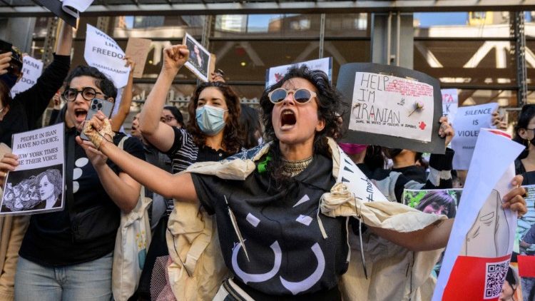 Manifestacin en Nueva York por la muerte de Mahsa Amini en  y en solidaridad con las mujeres iranianas. 